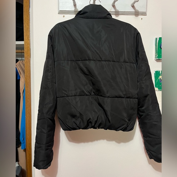 GUESS cropped puffer jacket - Picture 3 of 3